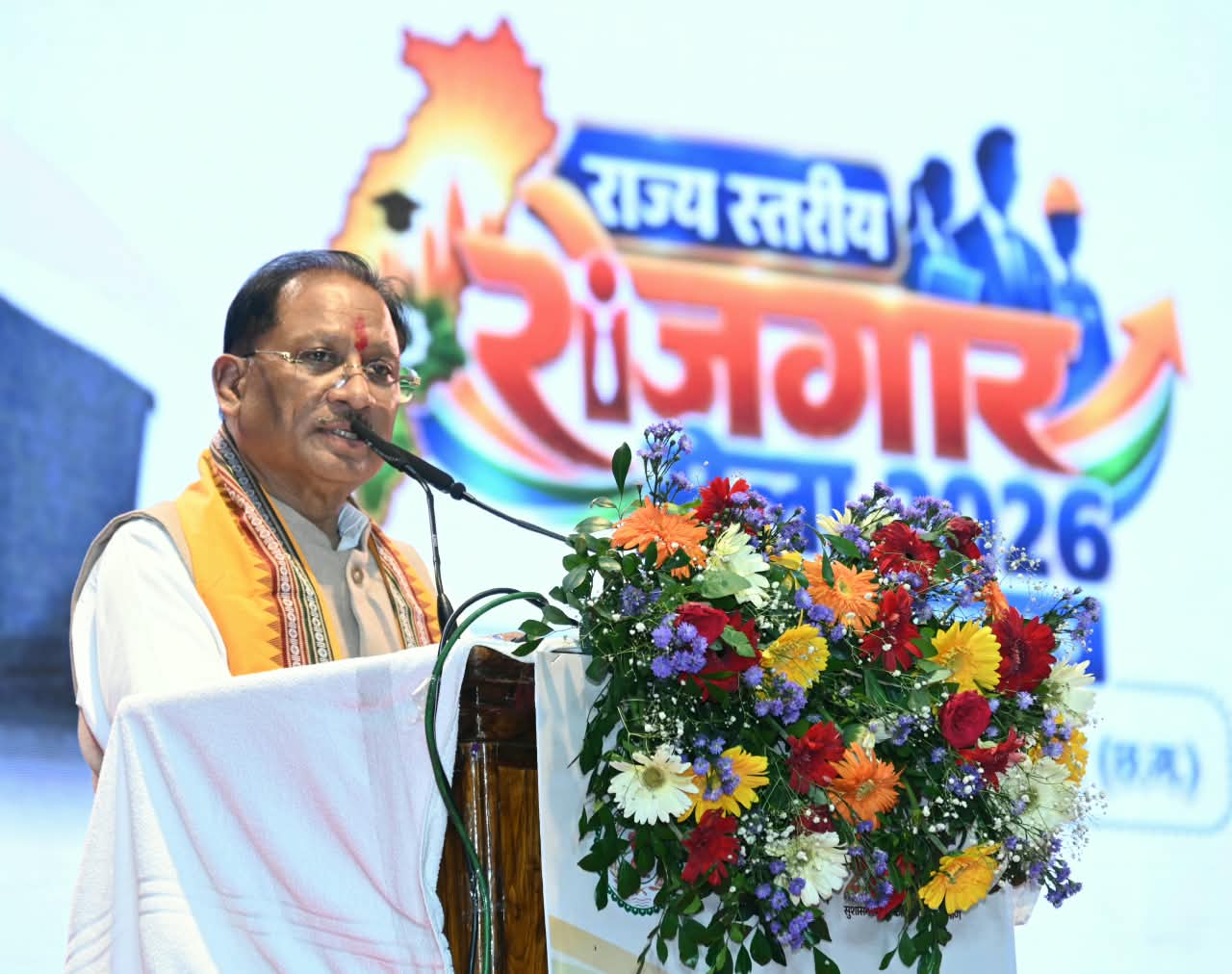CG Job Fair: मुख्यमंत्री विष्णु देव साय ने कहा है कि प्रदेश के युवाओं को गुणवत्तापूर्ण शिक्षा, आधुनिक कौशल प्रशिक्षण और उनकी योग्यता के अनुरूप रोजगार उपलब्ध कराना राज्य सरकार की प्राथमिकता है। उन्होंने कहा कि सरकार का लक्ष्य छत्तीसगढ़ के युवाओं को अपने ही प्रदेश में बेहतर अवसर उपलब्ध कराकर उन्हें आत्मनिर्भर बनाना है। मुख्यमंत्री ने यह बात रायपुर के सरदार बलबीर सिंह जुनेजा इंडोर स्टेडियम में आयोजित दो दिवसीय राज्य स्तरीय रोजगार मेला-2026 के समापन समारोह में कही।