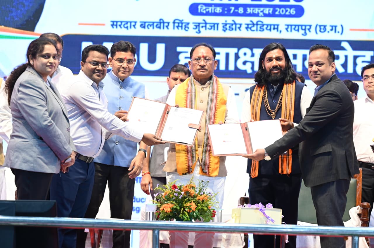 Raipur News: छत्तीसगढ़ सरकार युवाओं को उद्योगों की जरूरतों के अनुरूप कौशल प्रशिक्षण देकर रोजगार के बेहतर अवसर उपलब्ध कराने की दिशा में लगातार काम कर रही है। मुख्यमंत्री विष्णु देव साय के नेतृत्व में कौशल विकास, तकनीकी शिक्षा एवं रोजगार विभाग ने रोजगारोन्मुख प्रशिक्षण, आधुनिक पाठ्यक्रम और उद्योगों के साथ साझेदारी को बढ़ावा देने के लिए कई महत्वपूर्ण पहल शुरू की हैं।