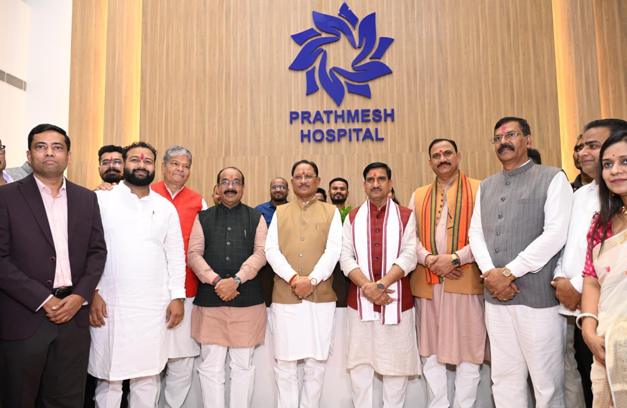 Raipur News: मुख्यमंत्री विष्णु देव साय ने कहा कि स्वस्थ नागरिक ही विकसित और समृद्ध छत्तीसगढ़ की मजबूत नींव हैं। प्रदेश के हर नागरिक को सुलभ, किफायती और बेहतर स्वास्थ्य सुविधाएं उपलब्ध कराना राज्य सरकार की प्राथमिकता है। इसी दिशा में स्वास्थ्य अधोसंरचना को मजबूत करने और आधुनिक चिकित्सा सुविधाओं का विस्तार करने का काम लगातार किया जा रहा है।