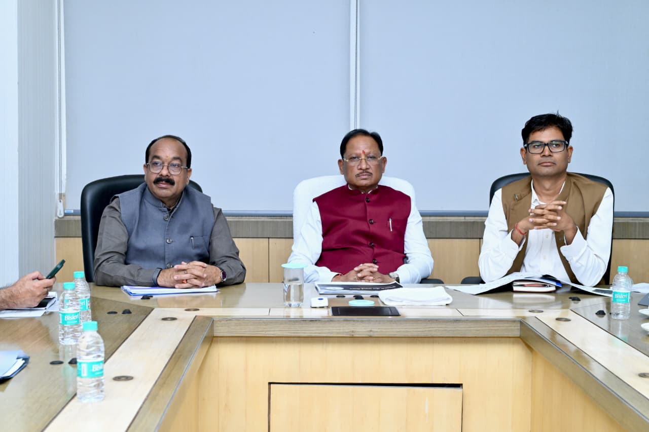 CG News: छत्तीसगढ़ में खेल प्रतिभाओं को बेहतर अवसर और प्रशिक्षण देकर राष्ट्रीय एवं अंतरराष्ट्रीय स्तर तक पहुंचाने के लिए मुख्यमंत्री खेल उत्कर्ष मिशन की कार्ययोजना तैयार की जा रही है। मुख्यमंत्री विष्णुदेव साय ने मंत्रालय महानदी भवन में मिशन की उच्चस्तरीय समीक्षा बैठक करते हुए कहा कि प्रदेश के गांवों, जनजातीय क्षेत्रों और दूरस्थ इलाकों में छिपी प्रतिभाओं की पहचान कर उन्हें आधुनिक प्रशिक्षण और सुविधाएं उपलब्ध कराना सरकार की प्राथमिकता है।