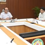 CG PM Awas Yojana: मुख्य सचिव विकासशील की अध्यक्षता में मंत्रालय महानदी भवन में प्रधानमंत्री आवास योजना (शहरी) 1.0 और 2.0 की राज्य स्तरीय स्वीकृति एवं निगरानी समिति की बैठक आयोजित हुई। बैठक में योजना की प्रगति की समीक्षा करते हुए अधिकारियों को स्वीकृत आवासों का निर्माण जल्द पूरा कराने और तेजी से काम करने वाले हितग्राहियों को प्रोत्साहित करने के निर्देश दिए गए।