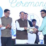 CG Job: मुख्यमंत्री विष्णुदेव साय ने कहा है कि राज्य सरकार श्रम आधारित उद्योगों को बढ़ावा देकर प्रदेश के युवाओं के लिए बड़े पैमाने पर रोजगार के अवसर तैयार कर रही है। इसी दिशा में नई औद्योगिक विकास नीति के तहत ऐसे उद्योगों को विशेष प्रोत्साहन दिया जा रहा है, जो कम निवेश में अधिक रोजगार उपलब्ध कराते हैं। मुख्यमंत्री ने नवा रायपुर में यश फैन्स एंड एप्लायंसेस लिमिटेड की नई औद्योगिक इकाई का भूमिपूजन करते हुए यह बात कही।