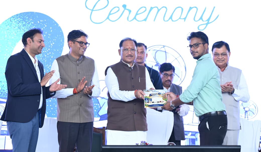 CG Job: मुख्यमंत्री विष्णुदेव साय ने कहा है कि राज्य सरकार श्रम आधारित उद्योगों को बढ़ावा देकर प्रदेश के युवाओं के लिए बड़े पैमाने पर रोजगार के अवसर तैयार कर रही है। इसी दिशा में नई औद्योगिक विकास नीति के तहत ऐसे उद्योगों को विशेष प्रोत्साहन दिया जा रहा है, जो कम निवेश में अधिक रोजगार उपलब्ध कराते हैं। मुख्यमंत्री ने नवा रायपुर में यश फैन्स एंड एप्लायंसेस लिमिटेड की नई औद्योगिक इकाई का भूमिपूजन करते हुए यह बात कही।