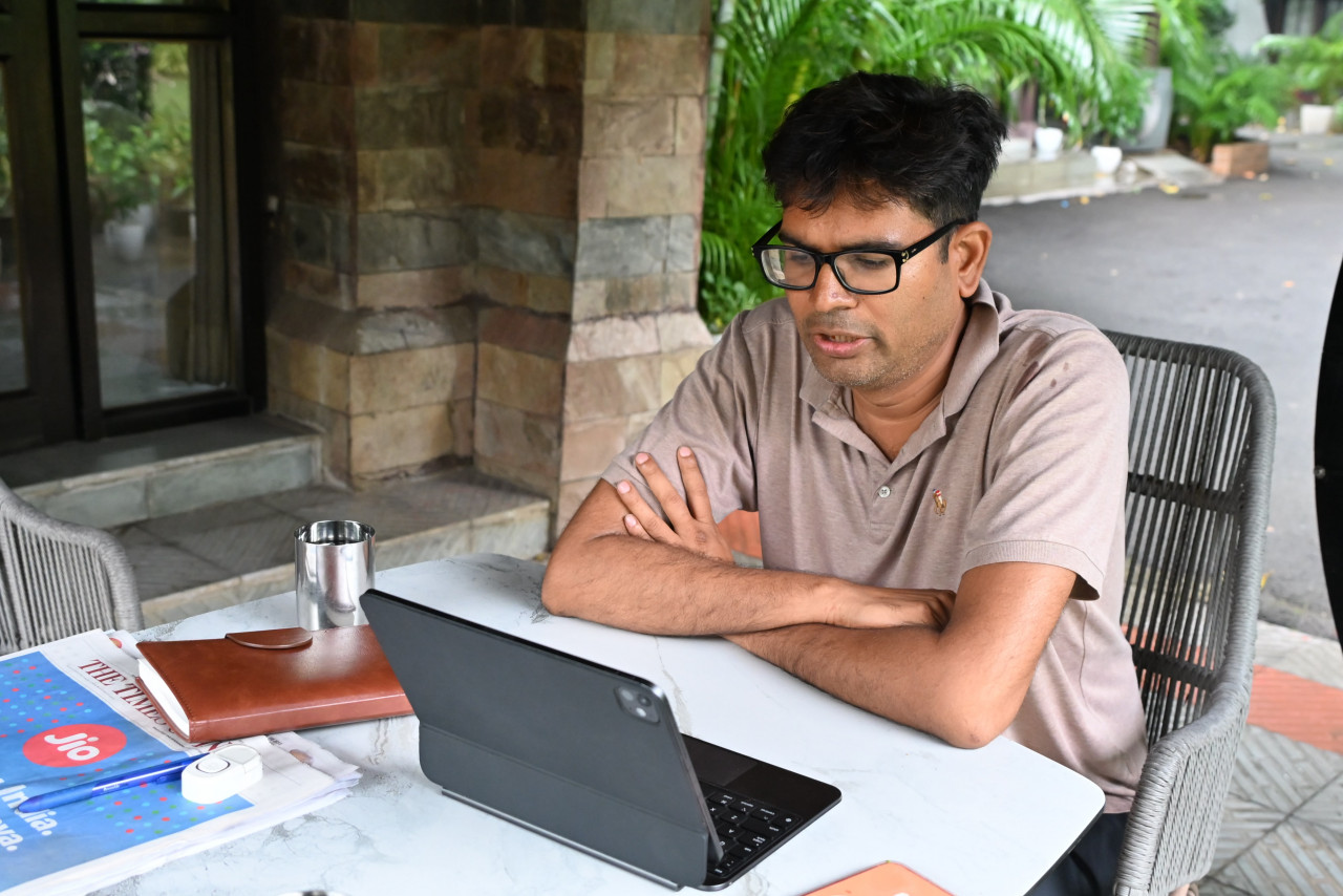 CG News: वित्त मंत्री ओपी चौधरी ने सारंगढ़-बिलाईगढ़ जिले के रायगढ़ विधानसभा क्षेत्र अंतर्गत सरिया अंचल में चल रही विभिन्न विकास परियोजनाओं की समीक्षा की। उन्होंने वर्चुअल माध्यम से जिला प्रशासन और जनप्रतिनिधियों के साथ बैठक कर विद्युत, पेयजल, अमृत मिशन, अस्पताल और सड़क निर्माण कार्यों की प्रगति की जानकारी ली।
