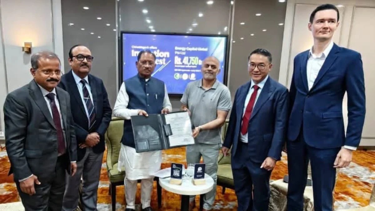 SING Forum 2026: छत्तीसगढ़ ने डिजिटल इंफ्रास्ट्रक्चर और नई तकनीक के क्षेत्र में निवेश को लेकर बड़ी उपलब्धि हासिल की है। सिंगापुर में आयोजित SING Forum 2026 में राज्य को कुल 43,250 करोड़ रुपए के प्रत्यक्ष विदेशी निवेश (FDI) प्रस्ताव मिले हैं। इनमें 41,750 करोड़ रुपए की 100 मेगावाट हाइपरस्केल डेटा सेंटर परियोजना भी शामिल है।