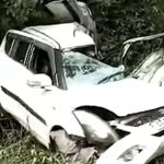 CG Accident: झारखंड के पश्चिमी सिंहभूम जिले में मंगलवार को हुए भीषण सड़क हादसे में छत्तीसगढ़ के एक ही परिवार के 3 लोगों की मौत हो गई, जबकि दो अन्य गंभीर रूप से घायल हो गए। हादसा हाटगम्हरिया थाना क्षेत्र में ट्रक और कार की आमने-सामने की टक्कर में हुआ। घायलों का इलाज जमशेदपुर के टाटा मेन हॉस्पिटल (TMH) में जारी है।