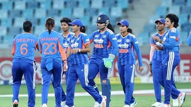 Raipur Cricket Match: रायपुर के शहीद वीर नारायण सिंह अंतरराष्ट्रीय क्रिकेट स्टेडियम में आज भारत और जिम्बाब्वे की महिला क्रिकेट टीमों के बीच पहला टी-20 इंटरनेशनल मुकाबला खेला जाएगा। यह मैच शाम 7 बजे से शुरू होगा। रायपुर में पहली बार महिला टी-20 इंटरनेशनल मैच का आयोजन हो रहा है।