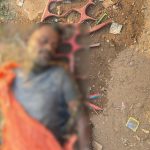 Raipur Murder: रायपुर के लालपुर शराब भट्टी के पास नाले में एक व्यक्ति का शव मिलने से इलाके में सनसनी फैल गई। सूचना मिलने के बाद टिकरापारा थाना पुलिस मौके पर पहुंची और मामले की जांच शुरू कर दी है।