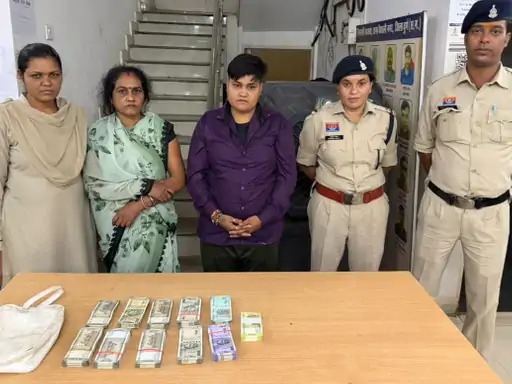 CG News: दुर्ग जिले में ब्याज पर पैसे देने के बाद मनमाने तरीके से रकम वसूलने और जान से मारने की धमकी देने के आरोप में पुलिस ने मां-बेटी को गिरफ्तार किया है। आरोपियों के कब्जे से 3 लाख 79 हजार 900 रुपए नकद, लेन-देन का हिसाब रखने वाली डायरी, ब्लैंक चेक और कोरे स्टाम्प पेपर बरामद किए गए हैं। मामले में एक अन्य आरोपी फरार है।