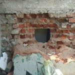 Raipur Theft: रायपुर के रामनगर इलाके में ज्वेलरी दुकान में सेंधमारी कर चोरों ने 6 लाख रुपए से ज्यादा के सोने-चांदी के जेवर पार कर दिए। बदमाशों ने दुकान की दीवार में मशीन से छेद कर वारदात को अंजाम दिया। हैरानी की बात यह है कि दुकान से कुछ ही दूरी पर पुलिस चौकी होने के बावजूद रातभर हुई चोरी की भनक नहीं लग सकी।