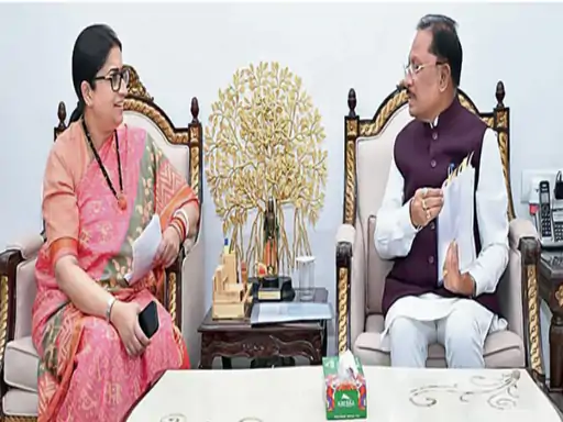 Raipur News: छत्तीसगढ़ में भाजपा ने विधानसभा चुनाव 2028 की तैयारियां तेज कर दी हैं। भाजपा की राष्ट्रीय महामंत्री और प्रदेश प्रभारी स्मृति ईरानी ने रविवार को रायपुर स्थित प्रदेश भाजपा कार्यालय में कई बैठकें लेकर संगठन के अलग-अलग स्तर के नेताओं से चर्चा की।