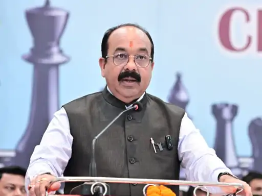 CG Hockey League: बिलासपुर में 21 अक्टूबर से देश की पहली राज्य स्तरीय पुरुष हॉकी लीग का आयोजन होने जा रहा है। यह लीग 1 नवंबर तक चलेगी, जिसमें छह टीमें हिस्सा लेंगी। इस हॉकी लीग की टैगलाइन "चलव रे संगी, हॉकी खेलबो" रखी गई है।