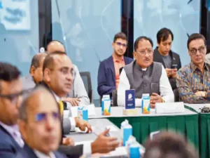 CG News: छत्तीसगढ़ के लिए सिंगापुर यात्रा के दौरान निवेश और रोजगार के क्षेत्र में कई नए अवसर सामने आए हैं। प्रदेश के अलग-अलग क्षेत्रों में करीब 43,600 करोड़ रुपए के निवेश प्रस्ताव मिले हैं। इनमें युवाओं को उद्योगों की जरूरत के अनुसार प्रशिक्षण देने से लेकर किसानों की उपज को वैश्विक बाजार तक पहुंचाने की योजनाएं शामिल हैं।