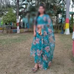 CG Suicide: छत्तीसगढ़ के दुर्ग जिले में 24 वर्षीय युवती ने फांसी लगाकर आत्महत्या कर ली। युवती ने मौत से पहले छत्तीसगढ़ी भाषा में सुसाइड नोट लिखा, जिसमें उसने मां और परिवार से माफी मांगी है। नोट में उसने एक युवक पर मानसिक प्रताड़ना, शारीरिक संबंध बनाने और परिवार को धमकी देने के आरोप लगाए हैं।