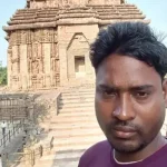 CG Murder: सरगुजा जिले के ग्राम केपी में दशहरे की रात एक सनसनीखेज घटना सामने आई है। यहां नशे में धुत पति ने विवाद के बाद अपनी पत्नी की डंडे और एस्बेस्टर शीट के टुकड़े से जमकर पिटाई कर दी। गंभीर रूप से घायल महिला की मौत हो गई। घटना के बाद आरोपी पति मौके से फरार हो गया। मामला कोतवाली थाना क्षेत्र का है।